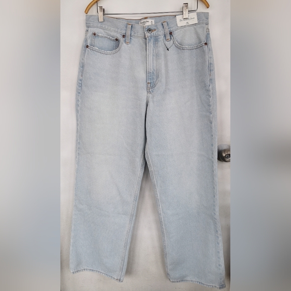NWT Abercrombie & Fitch The Slouchy Jeans Mid Rise size 31 Regular Light Blue - Picture 8 of 16